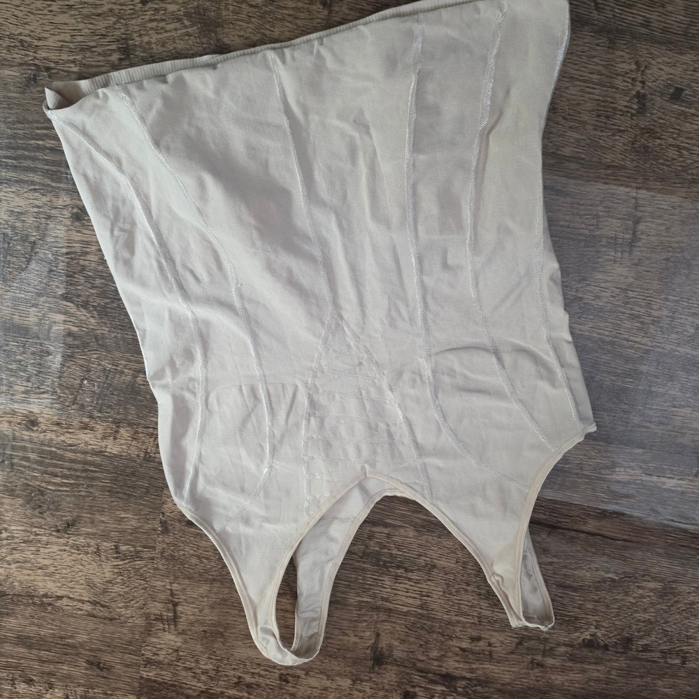 BARELY THERE Shapewear Camisole Women XL Beige Seamless Compression Tank